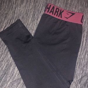 Gym shark leggings